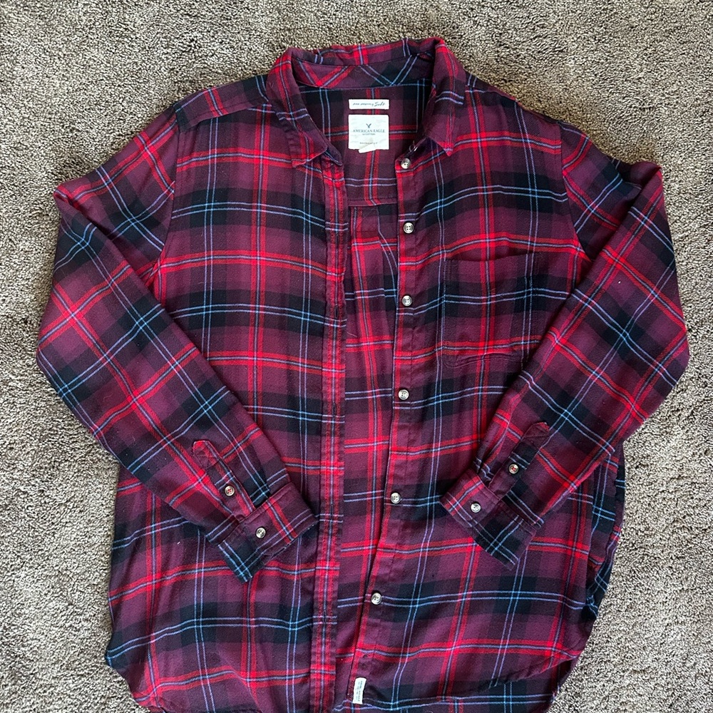 Red/Black plaid American Eagle women's flannel